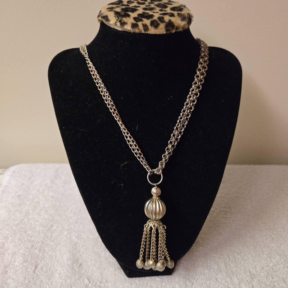 Vintage gold tone necklace